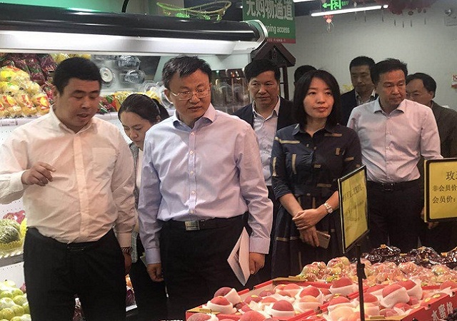 国家商务部领导 莅临“华体买球”草桥店视察指导