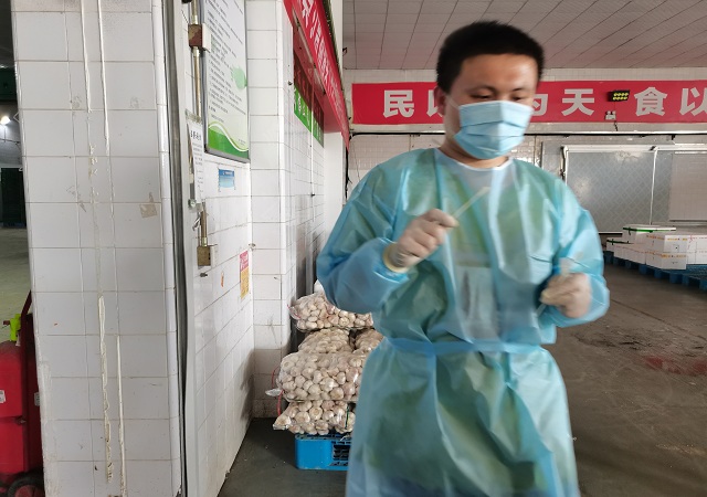 根据新冠疫情最新动态 | 华体买球开展新一轮果蔬、环境核酸检测